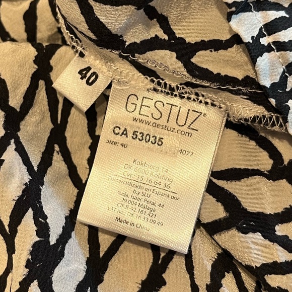 🤍GESTUZ – Black & Gray Graphic Print Top – Size 40 - Picture 3 of 11